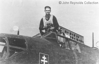 Bernard Citron en la cabina de un bombardero Douglas A20